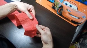 Роза из бумаги для букета. Как сделать розу из гофробумаги. Букет цветов из бумаги.