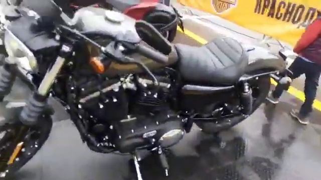 На выставке мотоциклов харлей-дэвидсон . смотреть онлайн