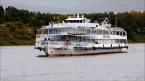 Теплоход Григорий Пирогов прибывает в Тутаев 9 09 2015г