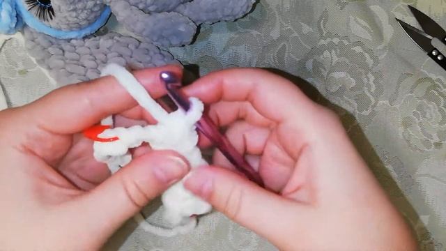 Вязаный воротничок из плюшевой пряжи. Мастер класс крючком