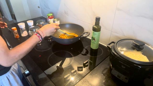 Cooking Chickpea Curry with Chef Jurri 👨🏾🍳 *DON'T FORGET GARLIC AND GINGER LIKE I DID* смотреть онлайн