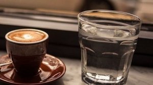 В Турции с кофе подают стакан воды. Вот в чем секрет