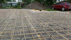 Вяжем арматуру фундаментной плиты