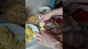 Куриные ножки с картофелем под сырной корочкой.