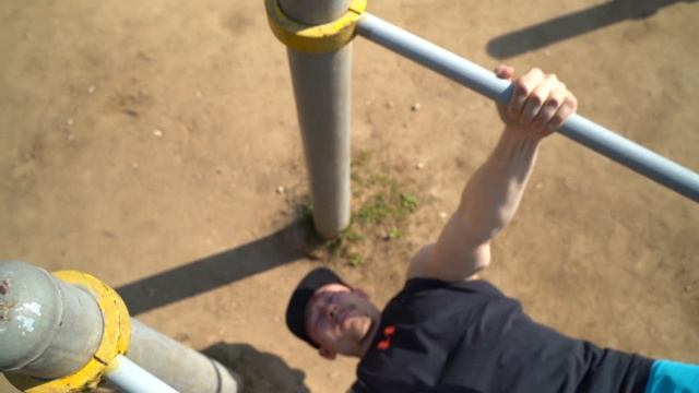 ТРЕНИРОВКА НА СПОРТИВНОЙ ПЛОЩАДКЕ