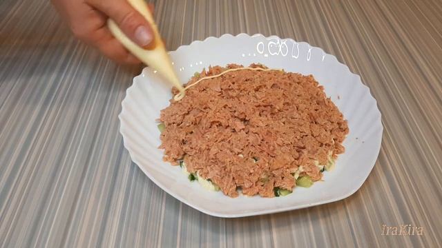 Вкусный слоеный салат с тунцом на праздничный стол. Минимум калорий. смотреть онлайн