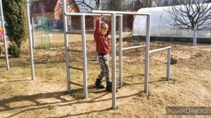 Трюки на брусьях.