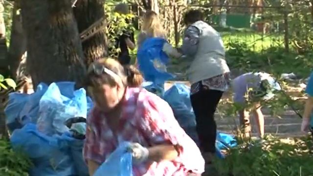 Субботник провели жители микрорайона Лукьяново смотреть онлайн