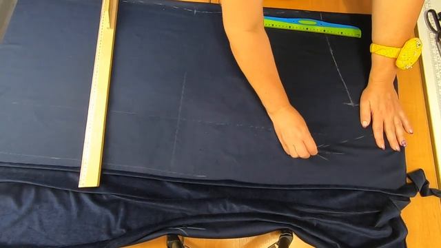 Как сшить халат на запах с шалевым воротником. Раскрой сразу на ткани для любого размера.mp4 смотреть онлайн