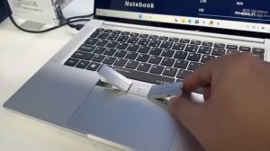 Это гениально: ноутбук со встроенными наушниками. Пока что прототип, но уже через пару месяцев обеща