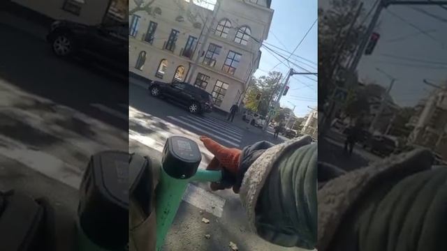 Прокатился на самокате по центру ишинева ) Никакого удовольствия ride on scooter смотреть онлайн
