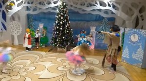 Игра на новогоднем празднике ПРОЙДИ по ЛЬДИНКАМ