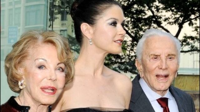 Час Назад Сообщили Печальную Новость | В Семье Майкла Дугласа Трагедия смотреть онлайн