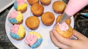 Украшение Капкейки С Кремом 🌺Как Красиво Украшать Капкейки 🧁 How to decorate cupcakes beautifully.