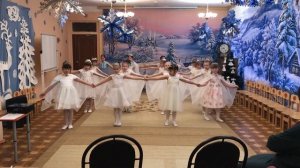 Танец "Вьюга и снежинки" танцуют девочки МДОУ "Детский сад №8" г. Волоколамска Московской области.