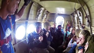 Парашютист упал в обморок!