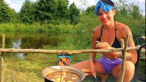 Ночую НА БЕРЕГУ ВИЛИИ. УХА НА КОСТРЕ из улова. Рыбалка на фидер