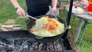 СОЛЯНКА С СОСИСКАМИ в казане