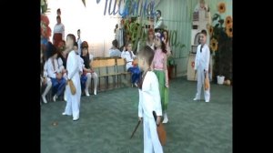 Танец со скрипками в детском саду