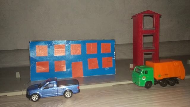 В стоящий мусоровоз чуть не ударила молния смотреть онлайн