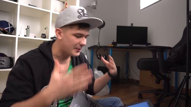 Продаю свои картины на аукционе по 10000$