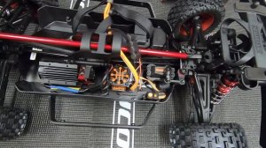 ARRMA MOJAVE v2. 6S BLX 1/7TH SCALE DESERT TRUCK