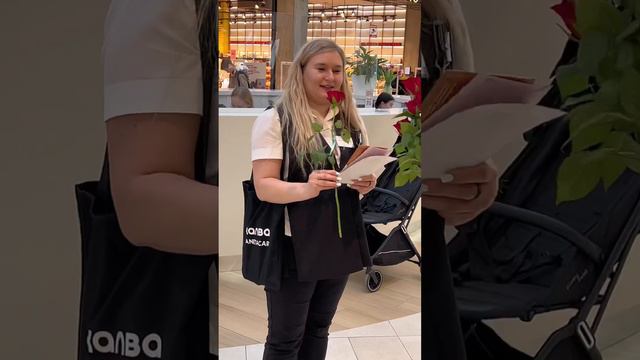 Подарили девушкам Перми цветы ТРЦ ПЛАНЕТА ПЕРМЬ ДАРЯТ ЦВЕТЫ смотреть онлайн