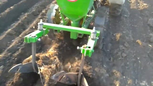 сажаем картошку на уральце