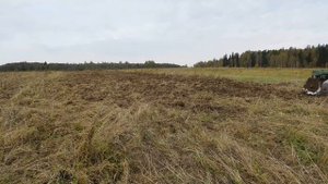 МТЗ80 дискуем  поле бороной (БНД 1.8)