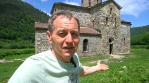 Езжу, смотрю храмы Архыза: "Северный", "Средний" и удивительное явление природы - шар в скале