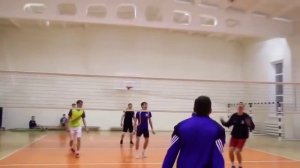 Как Научиться Играть в Волейбол Новичку?