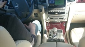 Lexus LX570 – функция помощи при поворотах.