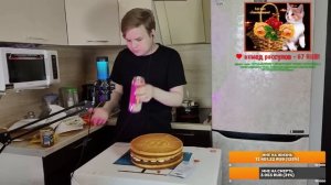 КАША ГОТОВИТ ТОРТИК в ЧЕСТЬ СВОЕГО КАНАЛА | Нарезка со стрима kussia