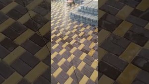 сеть столбы ловит всю  от средней до крупной рыбы.