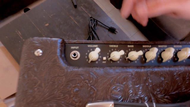 Fender Blues Jr Unboxing! смотреть онлайн