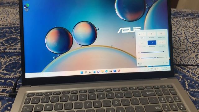 Asus Vivobook 15 Intel Core i3 8GB Ram 512 GB SSD Windows 11 Unboxing and Review смотреть онлайн