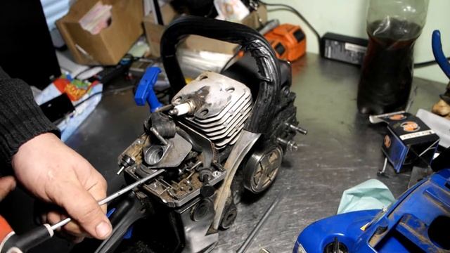 Ремонт китайской бензопилы Werk , ПОДСОС ВОЗДУХА !! CHAINSAW смотреть онлайн