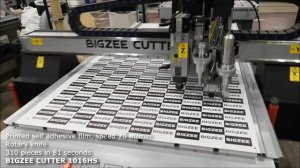 BIGZEE CUTTER Cutting by marks of printed self adhesive film with the speed of 1 pcs 1/4 OF A SECOND