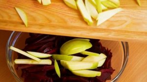 Получается ВКУСНЕЕ ШУБЫ и КЛАССИЧЕСКОГО ВИНЕГРЕТА. САЛАТ ИЗ ВАРЕНОЙ СВЁКЛЫ с ГОРОШКОМ и СЕЛЬДЬЮ