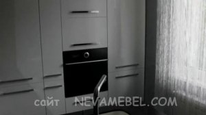 Белая кухня. Крашенные фасады, каменная столешница. Дизайн.