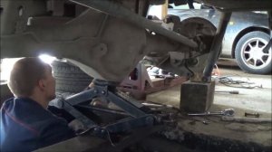 Toyota Noah - Замена сайлентблоков задних нижних продольных рычагов