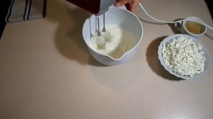 Крем творожно - сметанный с желатином.