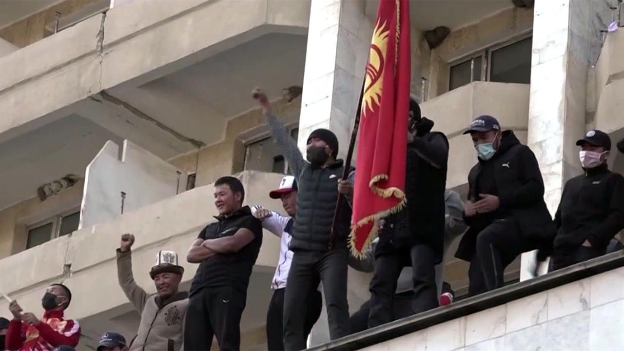 Премьер-министр Киргизии Садыр Жапаров официально получил еще и полномочия президента страны