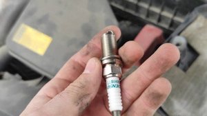 Замена свечей зажигания на Toyota Camry v50 2.5