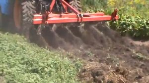 Агромаш 60ТК дискует