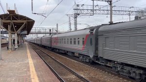 "С фирменным звуком ЭП2К" ЭП2К-207. С поездом №375Я, сообщением: Воркута - Москва.