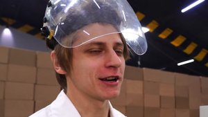 НАДУВАЕМ 5-МЕТРОВЫЙ ШАРИК В 2-МЕТРОВОМ ДОМИКЕ!