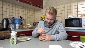 Весь день ем продукты из КИТАЯ ! / Сколько все стоит? / Самый СТРЁМНЫЙ Бомж Обед