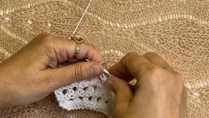 Ажурный летний топ с коротким рукавом, или платье на круглой кокетке/Вязание ажурных сетчатых узоро