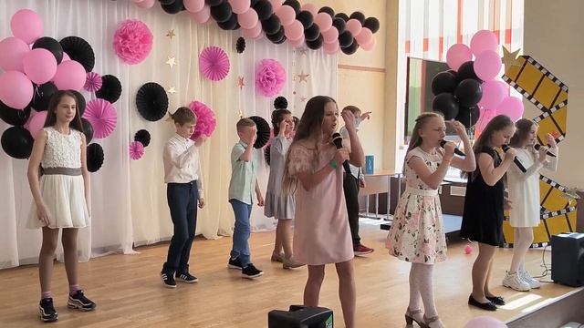 Выпускной из ?️?4 класса?️?. Песня "районы, кварталы". 4 "Б" класс. смотреть онлайн